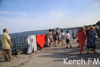 Новости » Общество: С начала года Керчь посетили 63 тысячи туристов