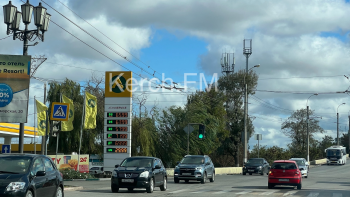 Новости » Общество: В Керчи начал дешеветь бензин и дизель