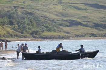 Новости » Общество: Власти Крыма выплатят компенсации рыболовам в связи с запретом на выход в море