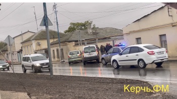 Новости » Криминал и ЧП: На Чкалова в Керчи произошло ДТП