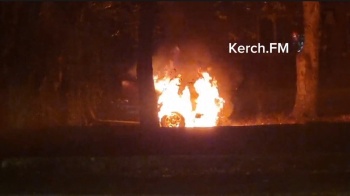 В Керчи ночью сгорела машина