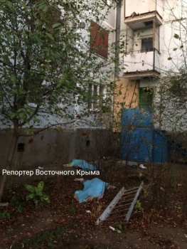 Новости » Криминал и ЧП: В Ленинском районе с 6 этажа упал балкон с людьми. Двое погибли