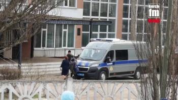 Спецслужбы проводят проверку массовых фейков о минировании госучреждений и школ - власти Крыма
