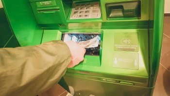 Новости » Криминал и ЧП: В Севастополе женщина нашла в банкомате 21 тысячу и забрала их себе