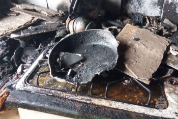 Новости » Криминал и ЧП: На западе Крыма мужчина получил ожоги, пытаясь потушить пожар в квартире