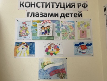 Новости » Общество: Керченский городской суд устроил для посетителей тематический стенд