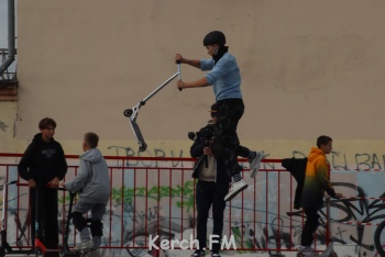 Новости » Общество: В Керчи открыли отремонтированный скейт-парк на Черепашке