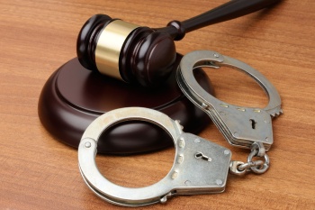 Новости » Криминал и ЧП: В Феодосии задержан подозреваемый в сбыте наркотиков в крупном размере