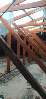 В Крыму штормовой ветер повредил кровли 29 домов и повалил 600 деревьев