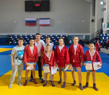 Новости » Спорт: Керченские самбисты завоевали золотые медали на Республиканских соревнованиях