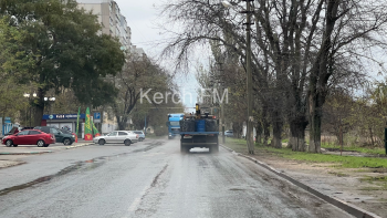 Проезжую часть на Кирова затопило питьевой водой