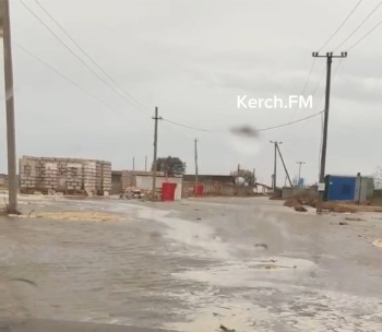 Новости » Общество: На Аршинцевской косе море затопило дорогу