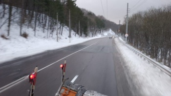 Новости » Общество: «Крымавтодор» расчищает дороги Крыма от снега
