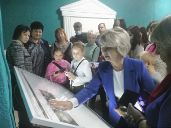 Новости » Общество: В Керчи открылась выставка «Архитектура античного Боспора» в формате 3D