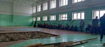 Новости » Общество: В Крыму школьников не пустили в школу – за выходные ее разобрали
