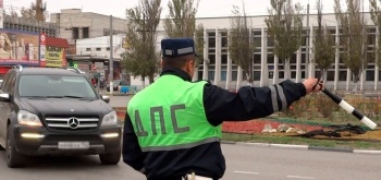 Новости » Криминал и ЧП: Житель Крыма под наркотиками на угнанной машине убегал от полиции и едва не сбил детей