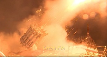 Новости » Общество: Сегодня в 5 утра корабли Черноморского флота провели учения под Керчью (видео)