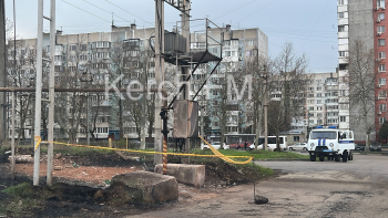 Новости » Общество: На месте ЧП на Промбазе в Керчи работает полиция и Крымгазсети