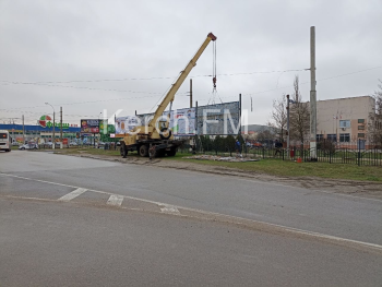 Новости » Общество: В Керчи приступили к демонтажау билбордов