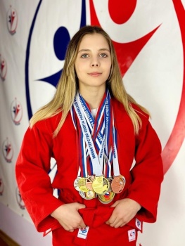 Новости » Общество: Керченская самбистка Алёна Белоусова получила звание «Мастер спорта России»