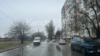 Новости » Общество: Проезжую часть на Кирова снова затопило питьевой водой