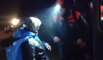 Новости » Криминал и ЧП: В Крыму спасатели больше семи часов искали в туманном лесу заблудившуюся женщину-грибника