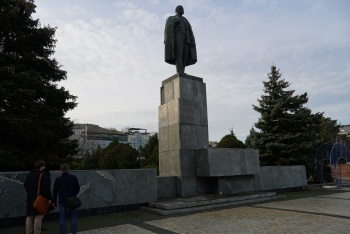 Новости » Общество: В Керчи отреставрируют памятник Ленину