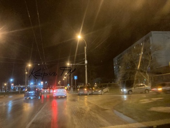 На перекрестке Ворошилова - Камыш-Бурунское шоссе опять произошло ДТП