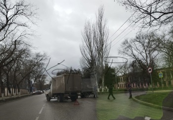 На Кирова в ДТП попали два грузовика