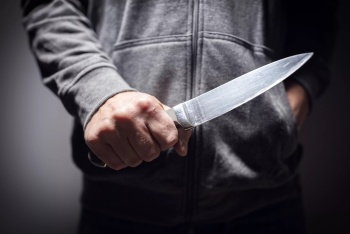 Крымчанин отправится в колонию за угрозы ножом полицейским