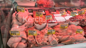 Новости » Общество: В Керчи на центральном рынке снизилась цена на курицу