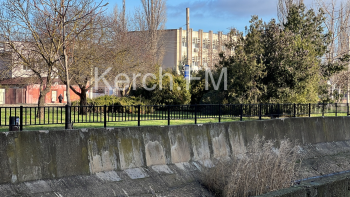Мелочь: в Керчи установили только 210 м обещанного нового парапета вдоль реки Мелек-Чесме