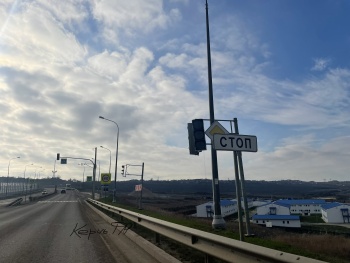 Новости » Общество: В Керчи отключили светофоры на путепроводе по шоссе Героев Сталинграда