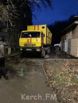 Новости » Общество: Из-за аварии на трансформаторной подстанции в Керчи три МКД остались без света