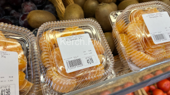 Новости » Общество: В Керчи начали продавать очищенные мандарины
