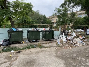 Новости » Общество: Тарифы на вывоз мусора в Крыму пока останутся на прежнем уровне