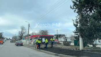 Новости » Общество: Несколько рабочих вышли на улицу Чкалова