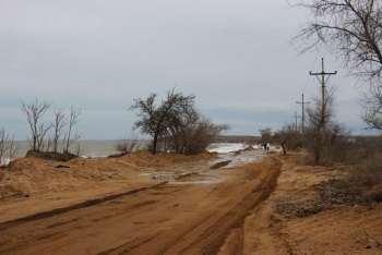 Шторм и непогода могут затопить дома в поселке Нижняя Героевка в Керчи