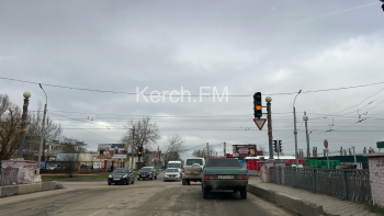 Новости » Общество: В Керчи не работает светофор на Вокзальном шоссе-Шлагбаумской