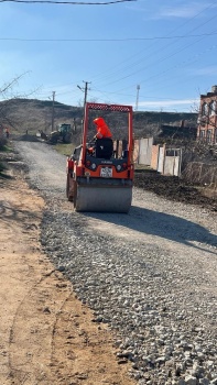 Новости » Общество: В нижней Героевке продолжаются работы по грейдированию дорог