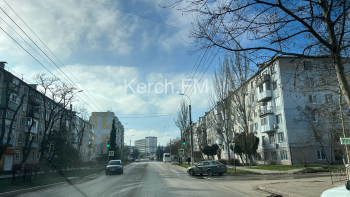 Новости » Общество: Керчане сообщают о неисправном светофоре на улице Свердлова