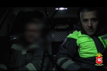 Новости » Криминал и ЧП: Пьяный водитель разбил клумбы в Керчи и лишился прав на два года