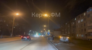 Новости » Криминал и ЧП: Напротив магазина Заря в Керчи раскидало в ДТП легковые машины