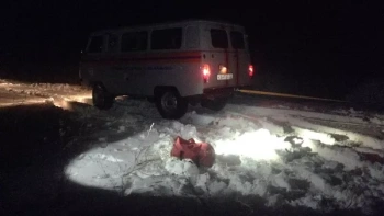 Спасатели эвакуировали два автомобиля с детьми в горах Крыма