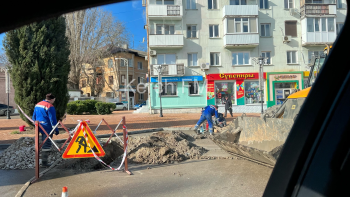 На парковке на Кирова разрыли асфальт