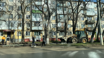 Новости » Общество: Керчан лишили тротуара на улице Горького