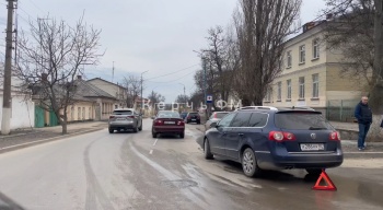 Новости » Криминал и ЧП: Утром в районе детской больницы по Чкалова произошло ДТП