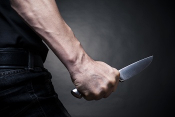 Крымчанина будут судить за нападение с ножом на 15-летнюю падчерицу
