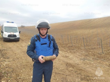 Новости » Общество: В Ленинском районе обезвредили боеприпасы