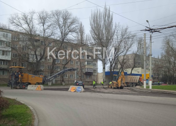 Новости » Общество: В Керчи частично перекрыли улицу Гагарина